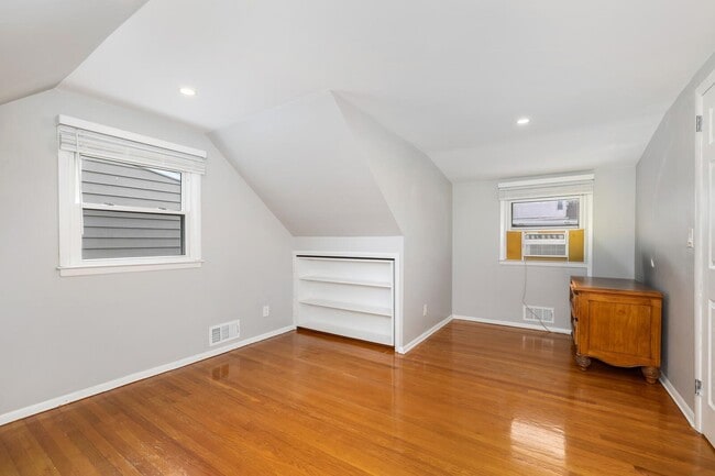 Building Photo - 47 Blondel Dr
