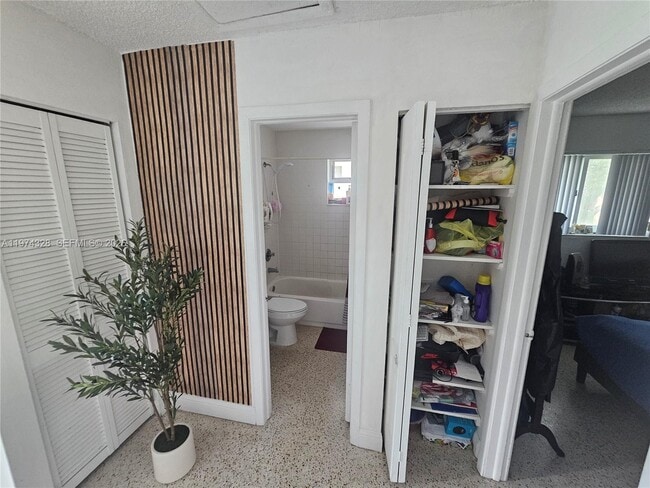 Building Photo - 1241 NW 6th St