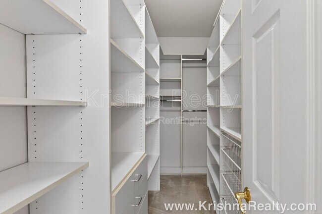 Building Photo - 1175 NE 64th Ln