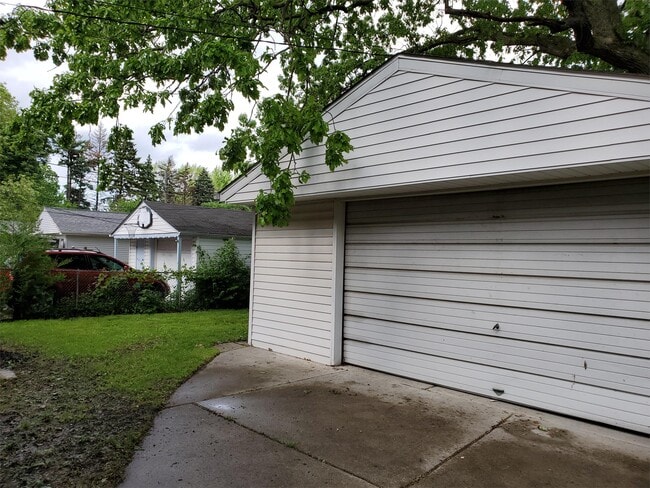 Building Photo - 8224 Riverdale St