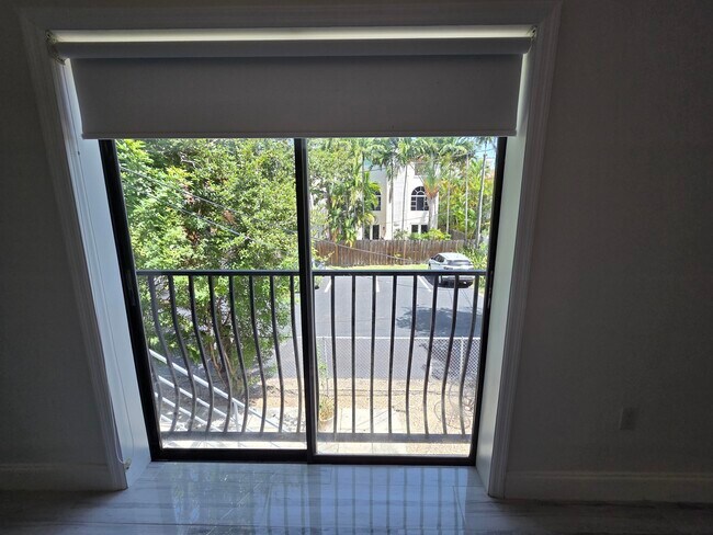 Building Photo - 1605 E Broward Blvd