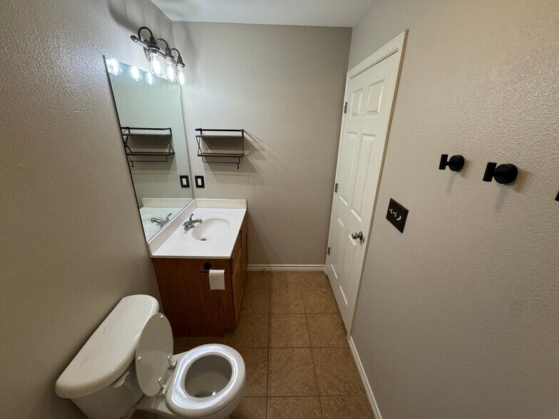 Building Photo - 5660 Springfield Cir W