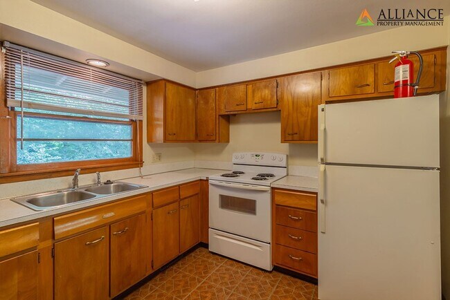 Building Photo - Houston St. 1725 -27