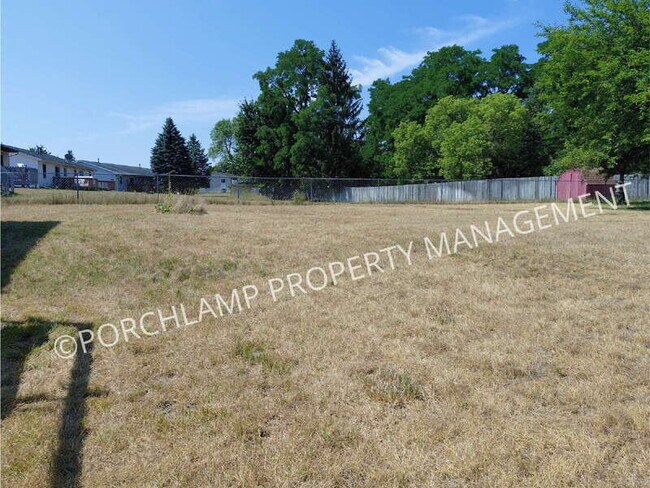 Building Photo - 6779 Pleasantview St NE