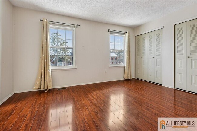 Building Photo - 8 Marsh Ct