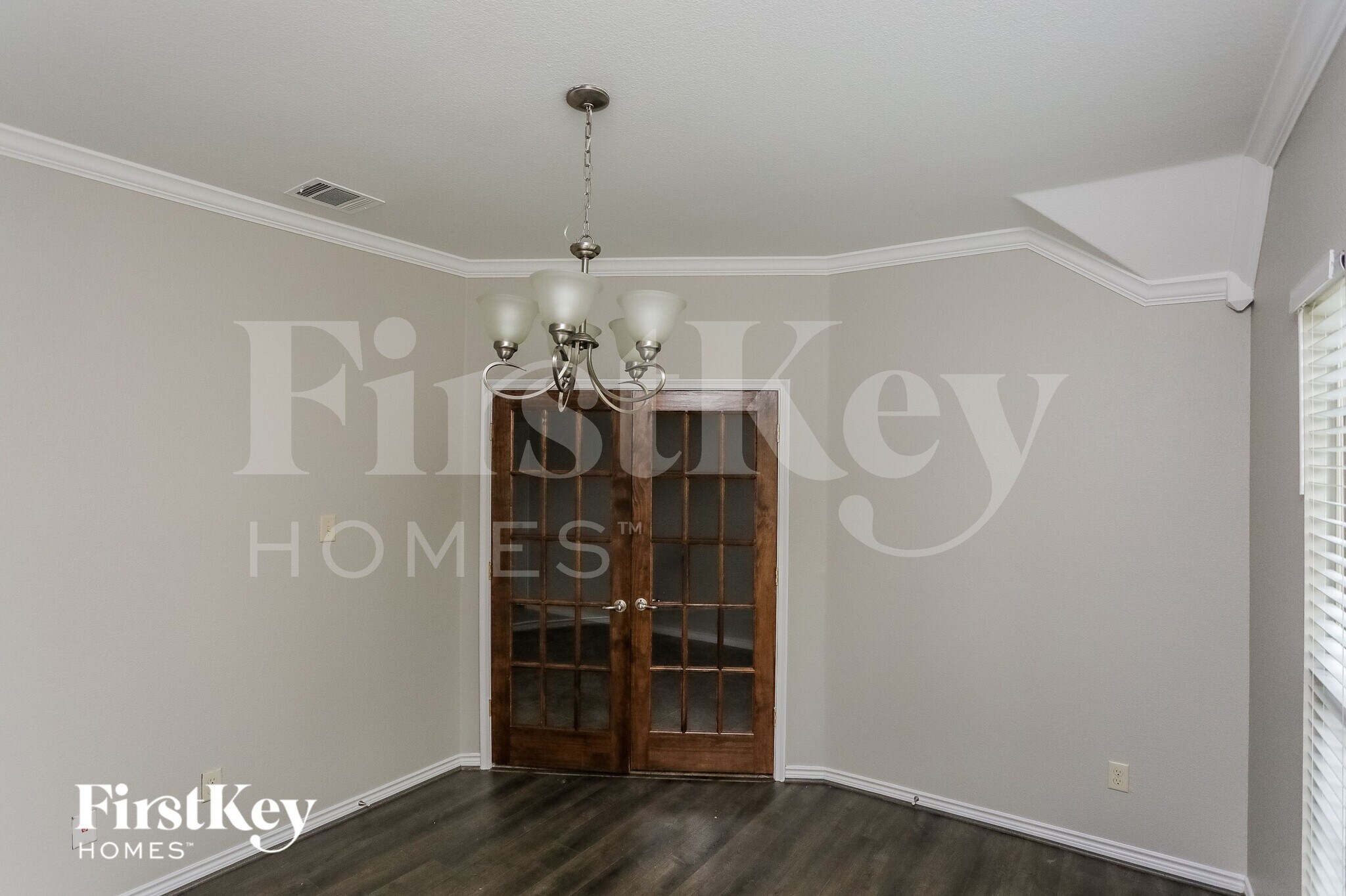 Building Photo - 1001 White Porch Ave