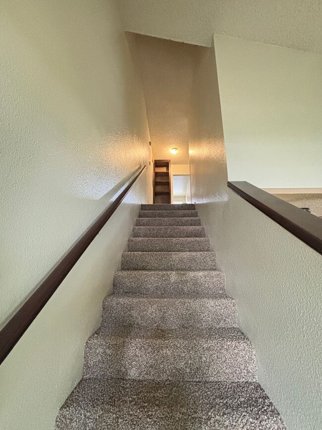 Building Photo - 43301 20th St W