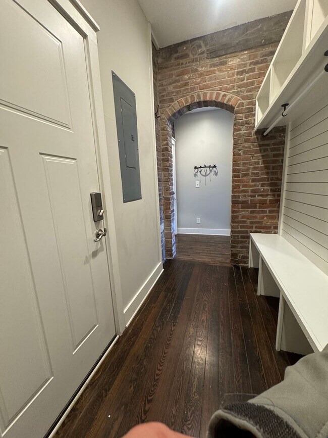 Building Photo - 201 E Fifth St