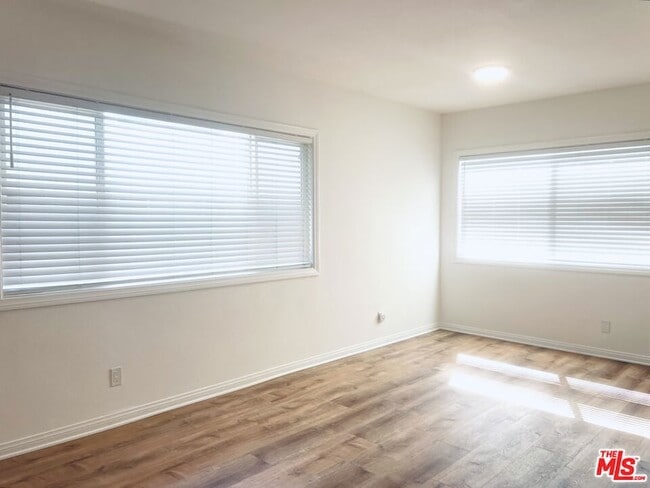 Building Photo - 5263 Riverton Ave