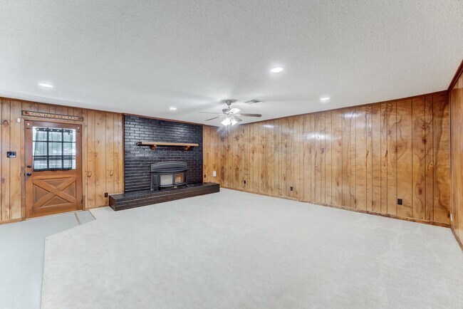 Building Photo - 305 Yaupon St