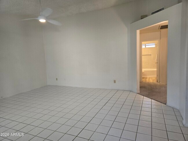 Building Photo - 3033 E Siesta Ln