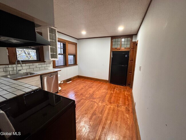 Building Photo - 405 Manning Blvd