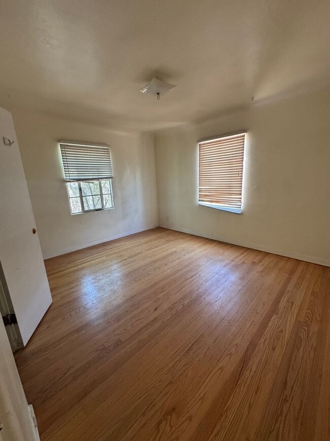 Building Photo - 603 Dartmouth Dr NE