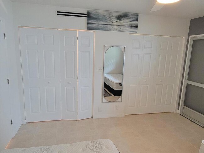 Building Photo - 2170 NE 51st Ct