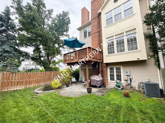 Building Photo - 6600 Dunwich Way