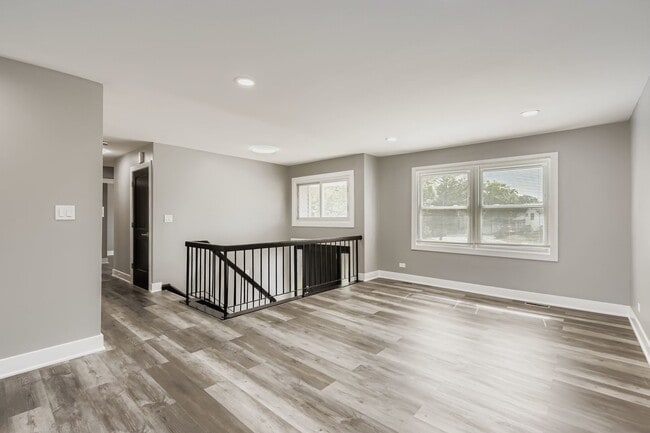 Building Photo - 5611 Allemong Dr