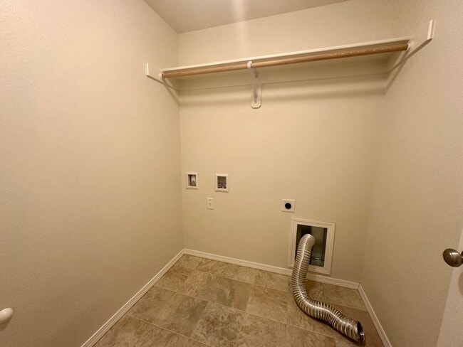 Building Photo - Newly built (2019) single-family