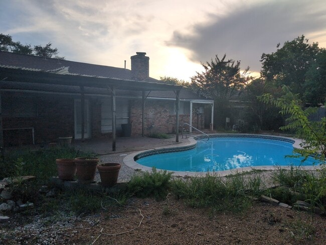 Building Photo - 723 Martin Ln