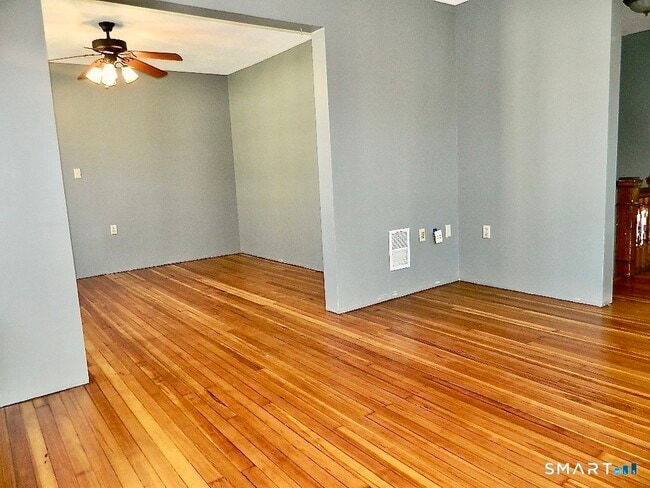 Building Photo - 37 Elm St