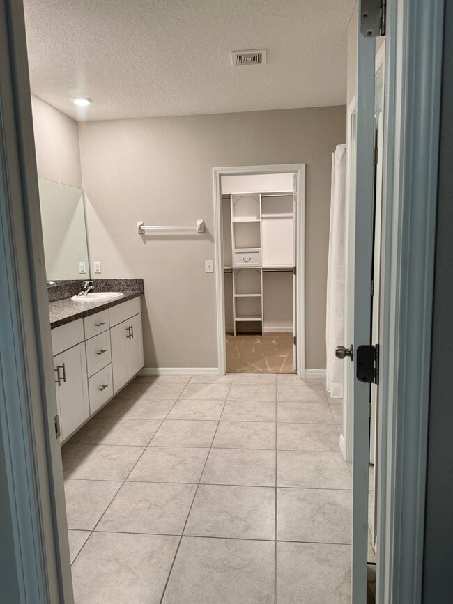 Building Photo - 5505 Olano St