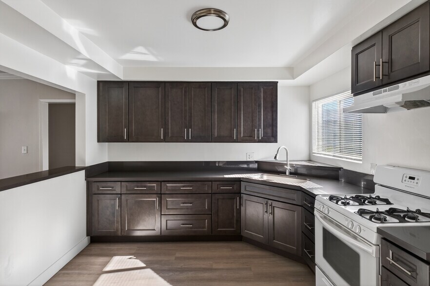 Building Photo - 25218 Loytan St