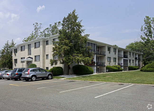 Building Photo - Baldwin Manor