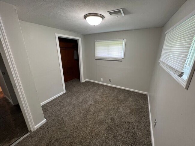 Building Photo - 2 bedroom Single Family Home Niles