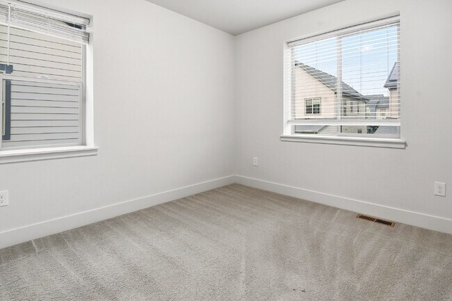 Building Photo - $2,645.95, 3 bed, 2.5 bath end unit located in Aurora with a washer and dryer.