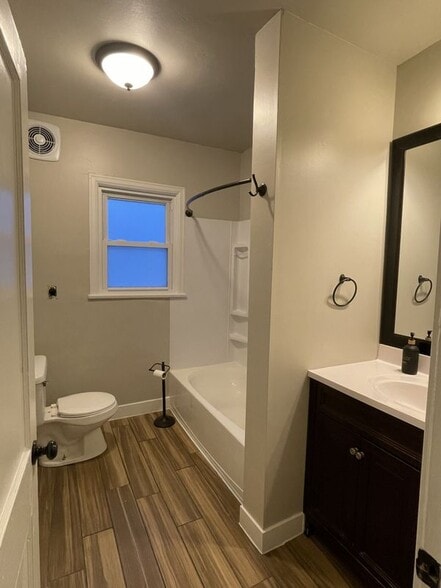 Building Photo - 304 S 1st St