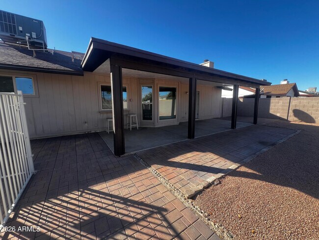 Building Photo - 1550 W Knowles Ave