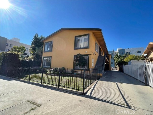 Building Photo - 1433 N Bronson Ave