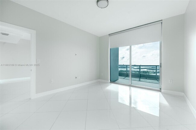 Building Photo - 900 Biscayne Blvd