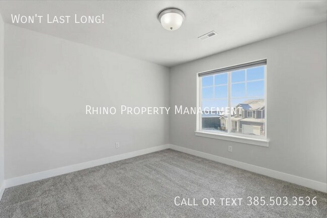 Building Photo - 4452 N Summer View Dr