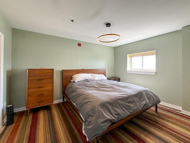 Building Photo - 525 W Lafayette Blvd