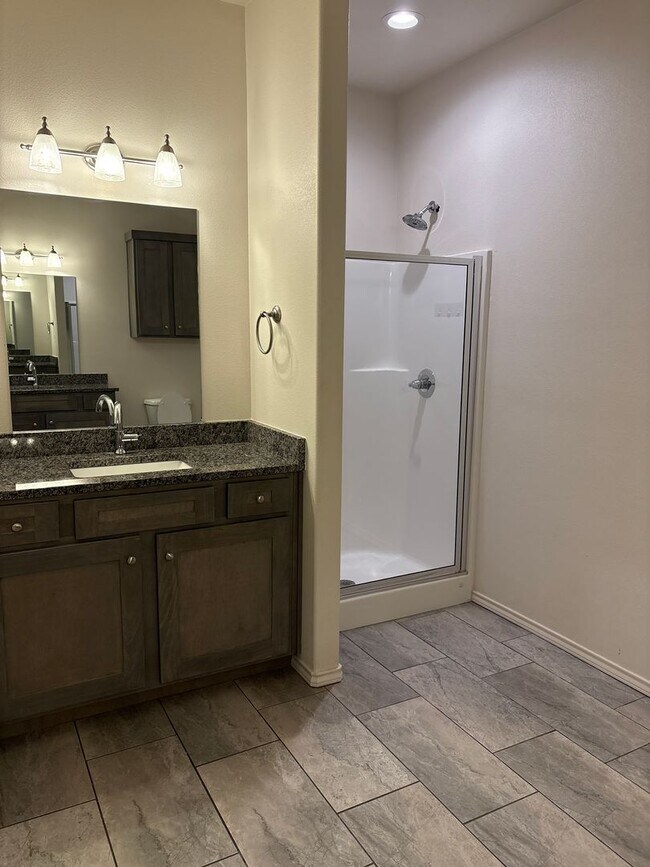 Building Photo - Comfort and style that won’t stretch your wallet