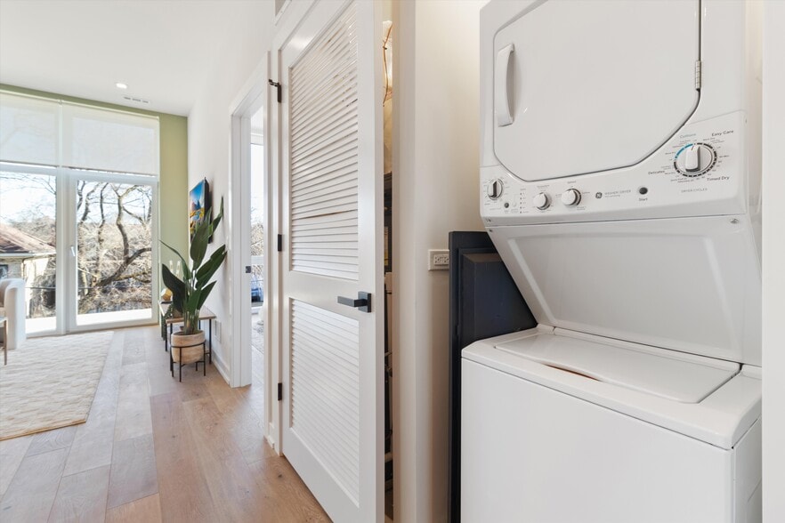 Building Photo - 4513 N Clark St