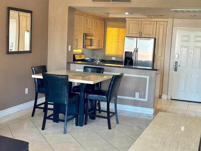 Building Photo - Beautiful, partially furnished 1 bedroom w...