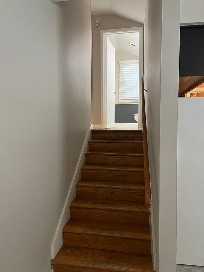 Building Photo - 1722 Kavanaugh Blvd
