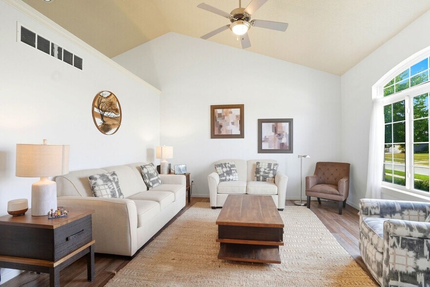 Building Photo - 235 Lockmoor Ave