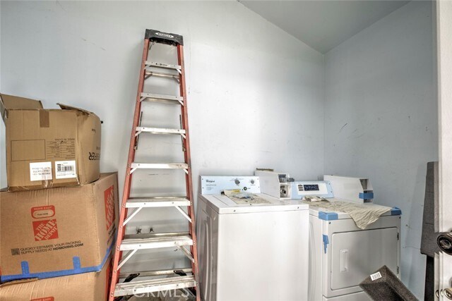 Building Photo - 14918 Wyandotte St