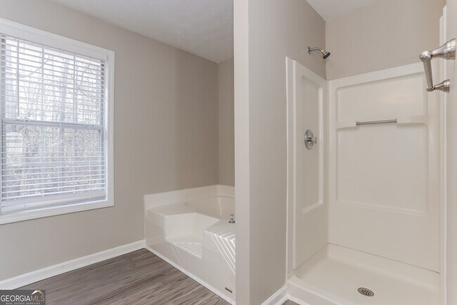 Building Photo - 176 Olympic Dr