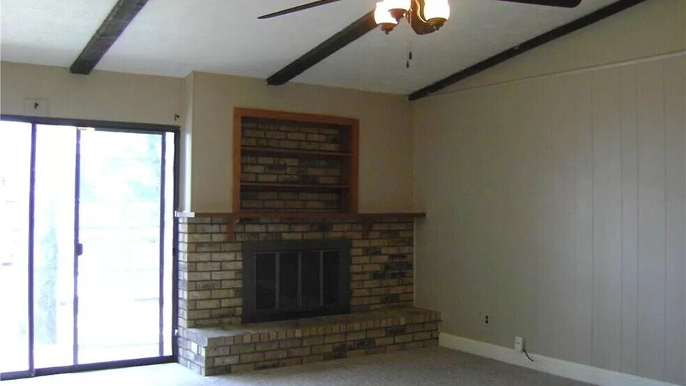 Building Photo - 3725 Walnut Dr