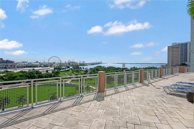 Building Photo - 253 NE 2nd St