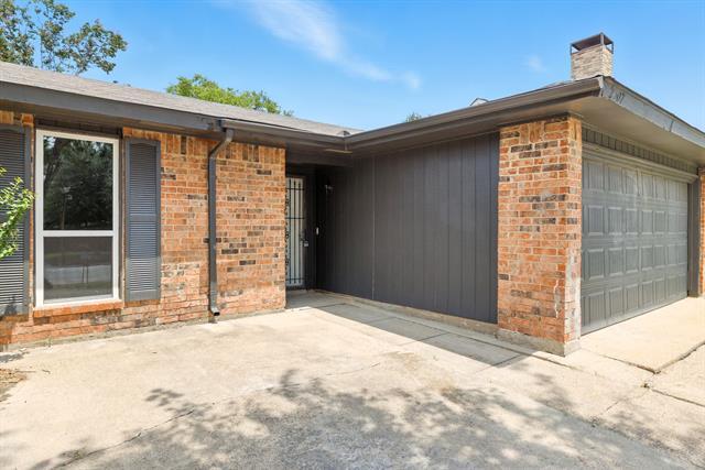 Building Photo - 2307 Montclair Dr