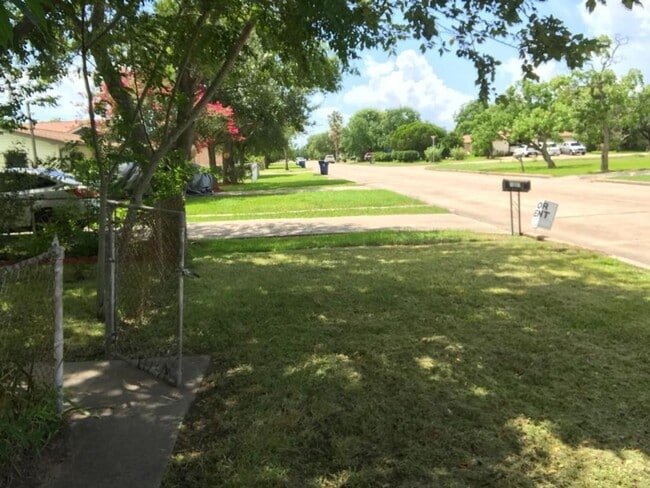 Building Photo - Gorgeous completed renovated Home in Freeport, TX. HABLAMOS ESPAÑOL!