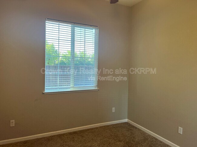 Building Photo - 4725 Dandelion Loop