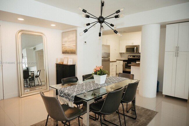 Building Photo - 3725 S Ocean Dr