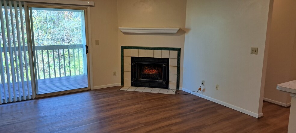 Primary Photo - 120 Creekwood Dr