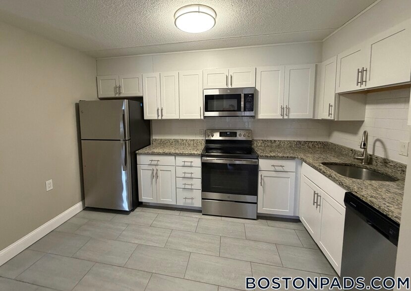 Building Photo - 757 Highland Ave
