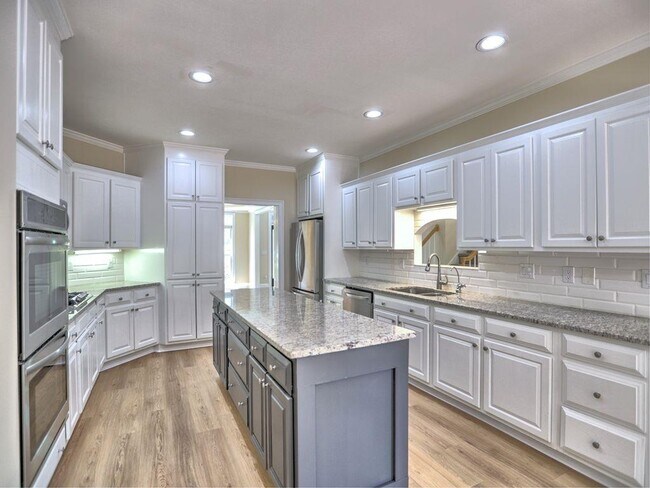 Building Photo - 3237 Waldwick Way SE